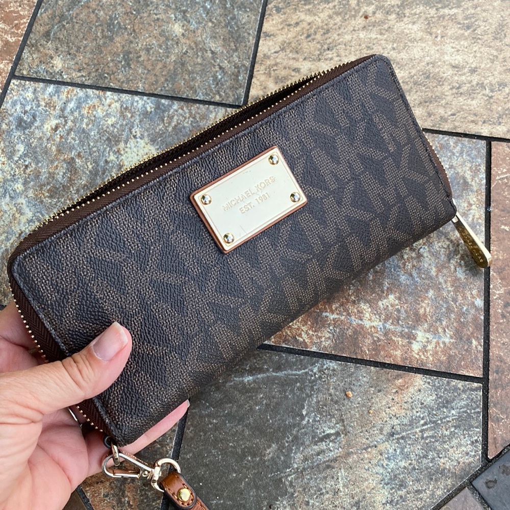 Michael Kors wallet, like new